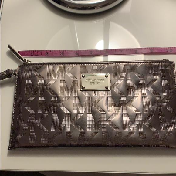 Michael Kors silver wristlet - Picture 2 of 8